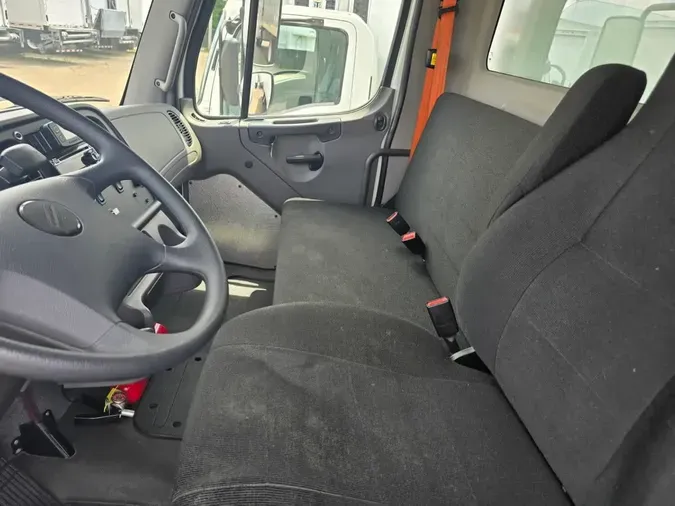 2018 FREIGHTLINER M2 106