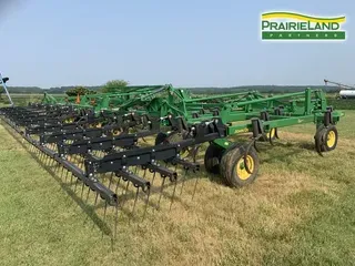 2016 John Deere 2210