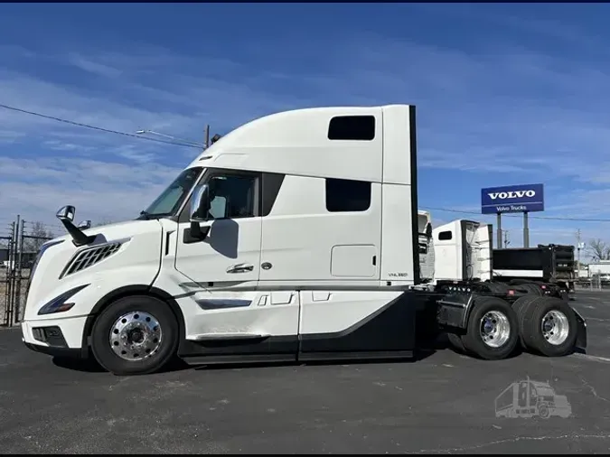 2025 VOLVO VNL64T860