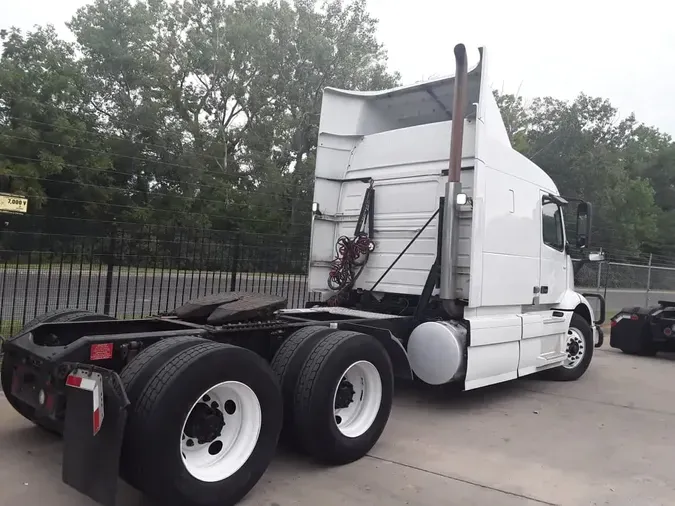 2020 VOLVO VNR64T-640