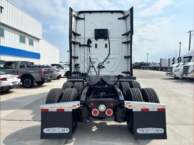 2022 FREIGHTLINER CASCADIA 126