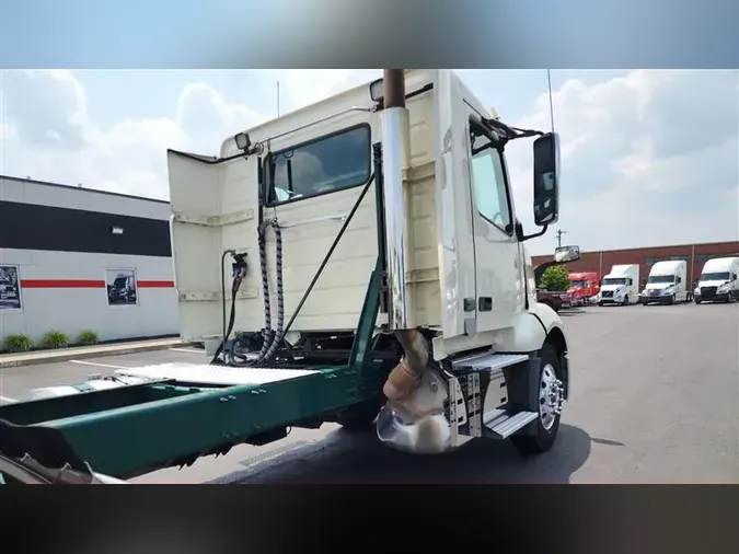 2020 VOLVO VNL300