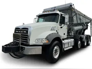 2012 Mack GU813