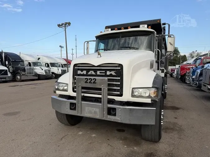 2008 MACK GRANITE GU713