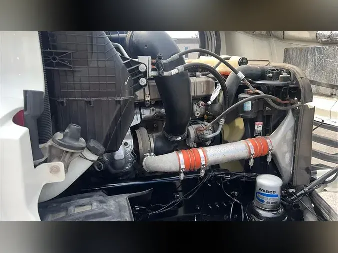 2021 FREIGHTLINER CA126