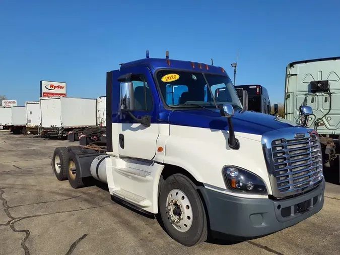2020 FREIGHTLINER/MERCEDES CASCADIA 12522c7943bfeb4473e429caf6f3b3bb10e