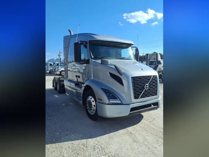 2021 VOLVO VNR64T-640