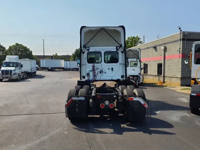 2019 FREIGHTLINER/MERCEDES CASCADIA 12522c7fea53d7eb4438f3232cee7ad3dc5