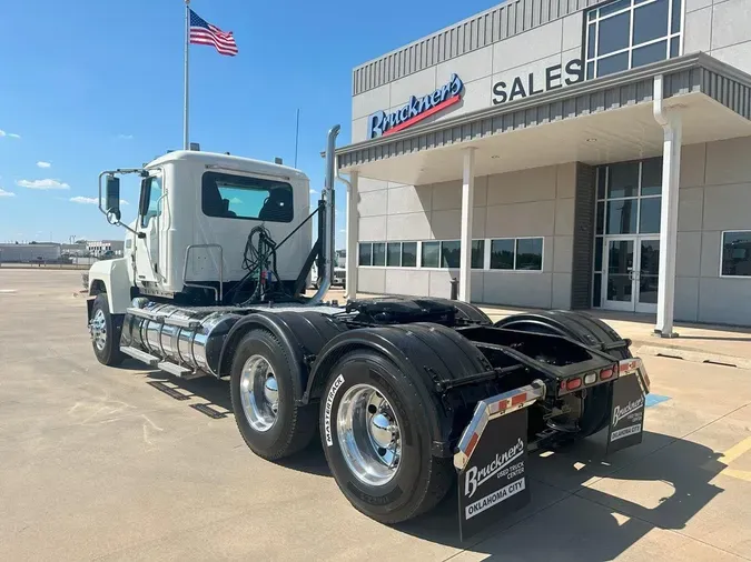 2019 MACK PI64T