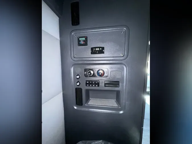 2021 FREIGHTLINER Cascadia 126