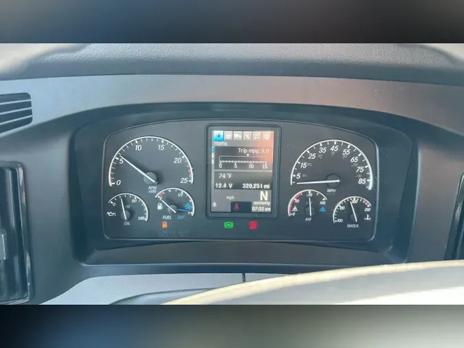 2021 Freightliner Cascadia 126