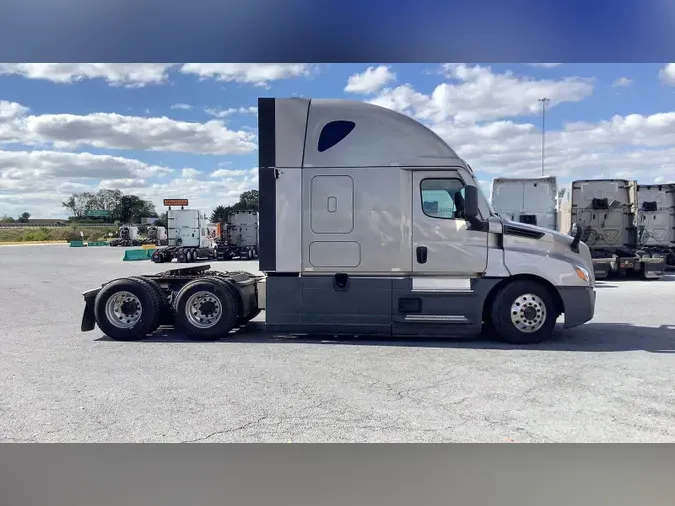 2022 Freightliner Cascadia 126