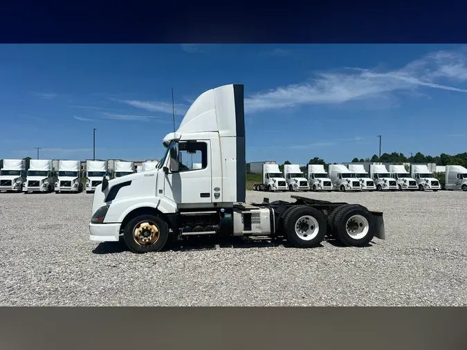 2015 Volvo VNL300