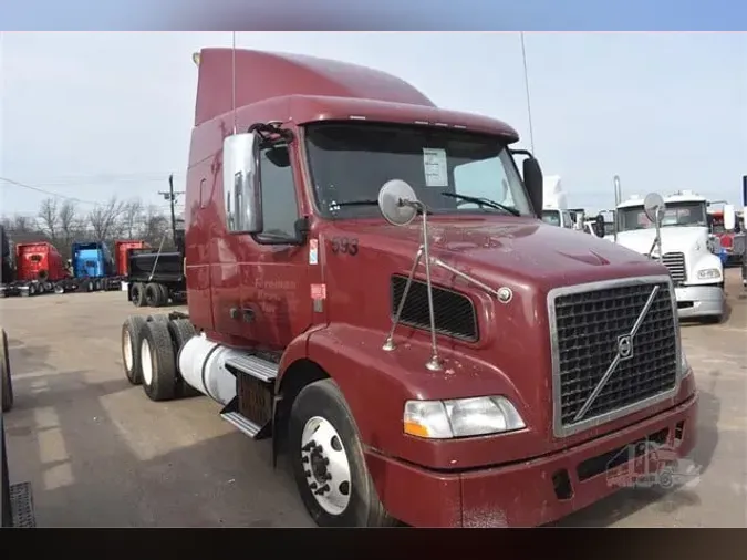 2012 VOLVO VNM64T630