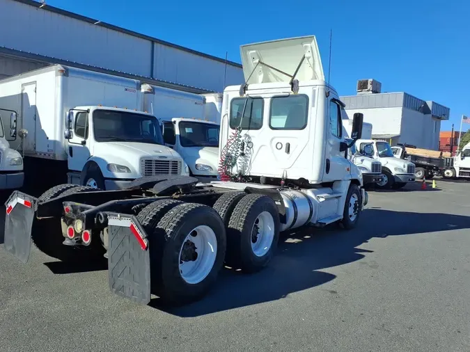 2019 FREIGHTLINER/MERCEDES CASCADIA 12522d3792837a6a3aeef49f7f5d6905ca3