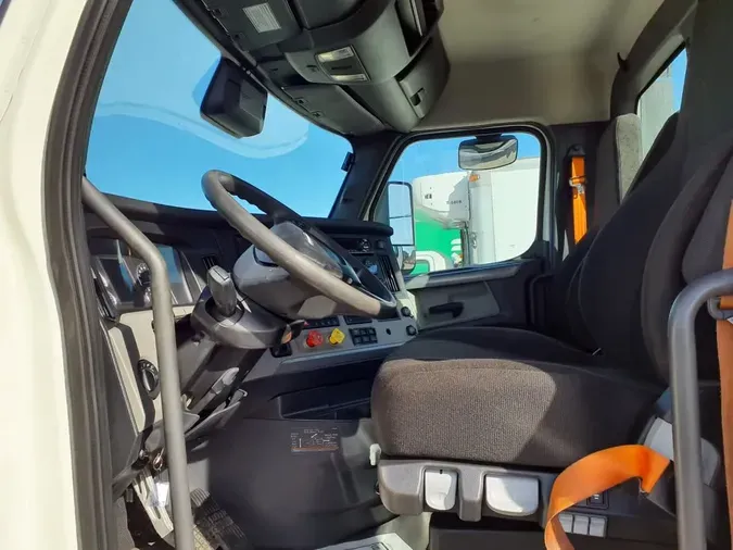 2021 FREIGHTLINER/MERCEDES CASCADIA PX11642ST