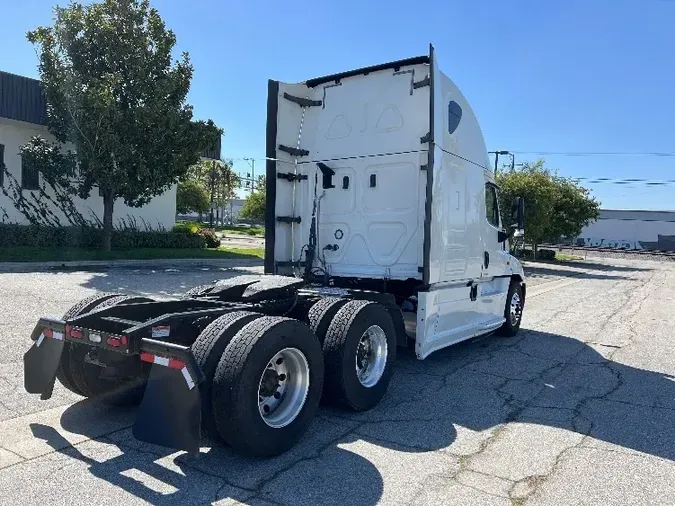 2019 Freightliner X12564ST