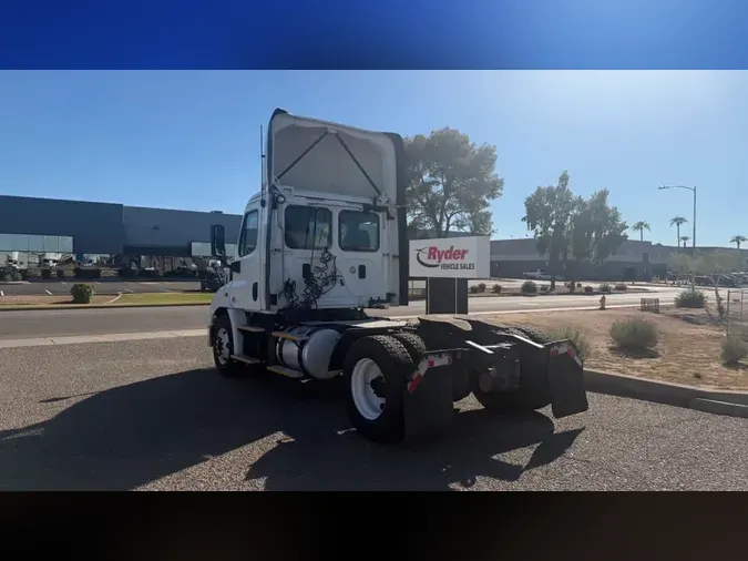 2017 FREIGHTLINER/MERCEDES CASCADIA 113