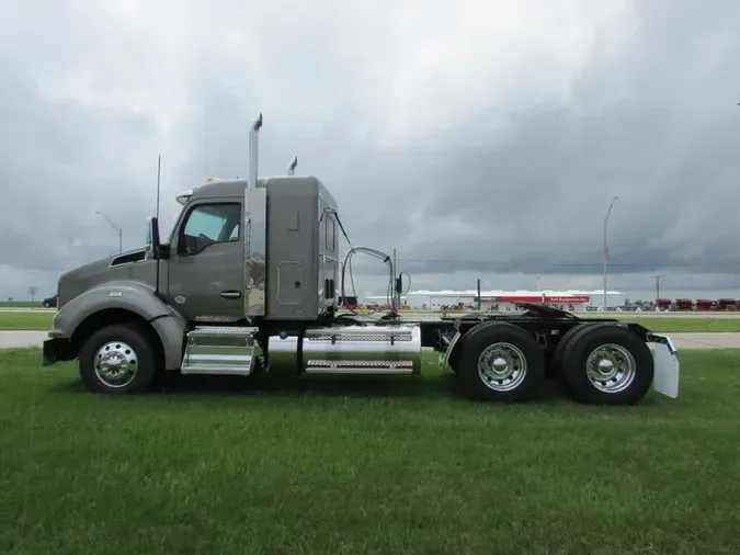 2026 Kenworth T880