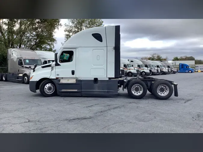 2022 Freightliner Cascadia 126