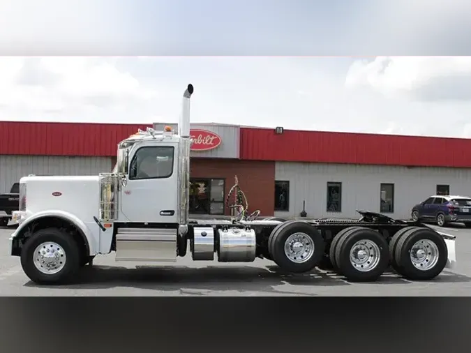 2027 PETERBILT 589