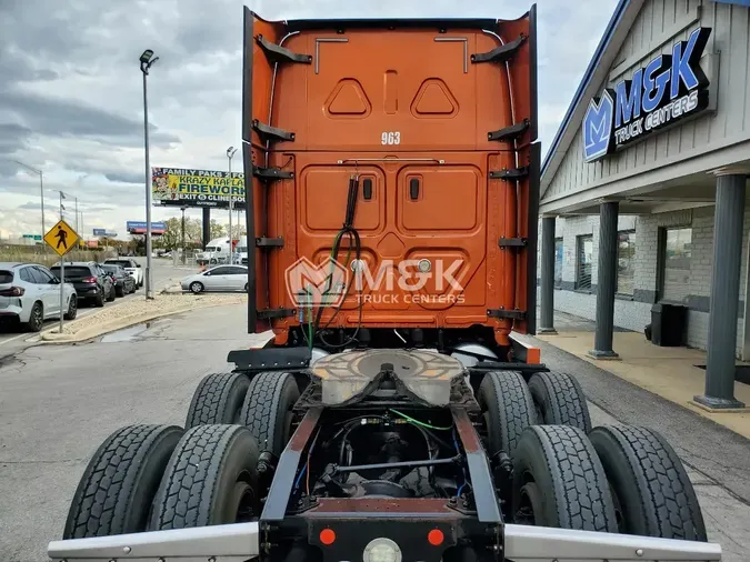 2019 FREIGHTLINER Cascadia 126