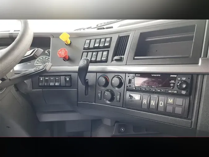 2022 VOLVO VNL760