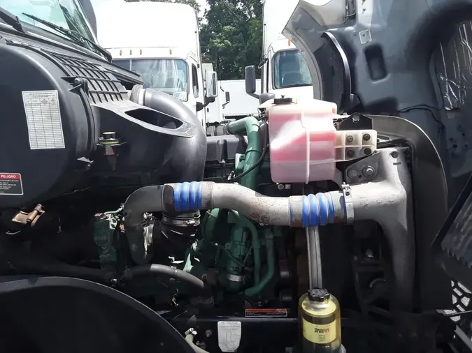 2019 VOLVO VNL64T-760