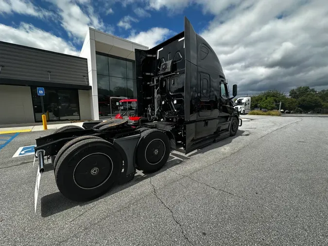 2021 FREIGHTLINER CASCADIA 126