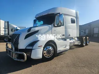 2020 VOLVO VNL64T740