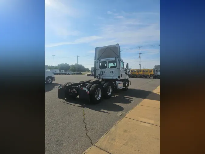 2020 FREIGHTLINER/MERCEDES NEW CASCADIA 116