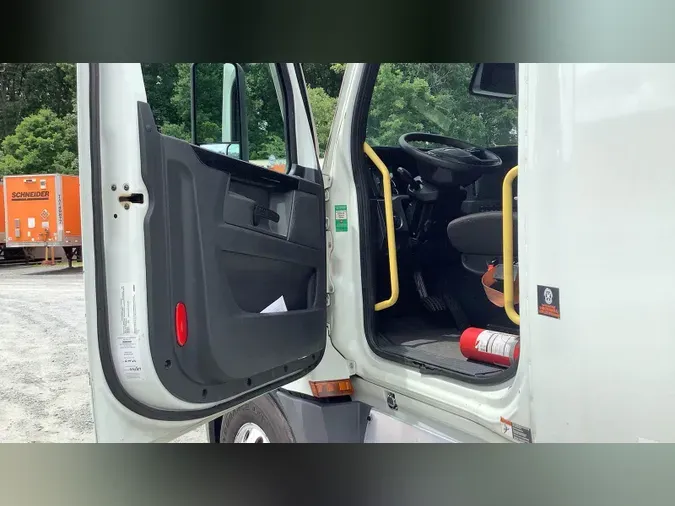 2023 Freightliner Cascadia 126