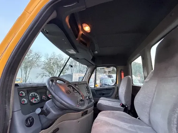 2018 Freightliner X11364ST