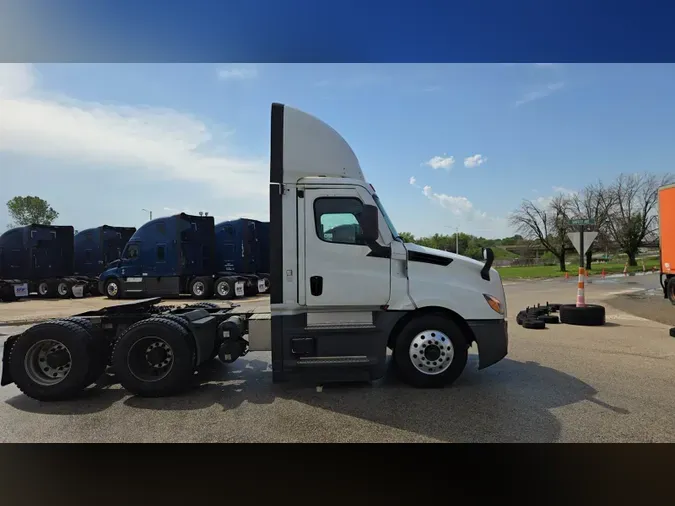 2022 Freightliner Cascadia 126