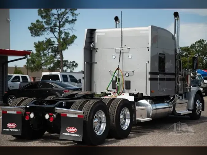 2025 PETERBILT 589