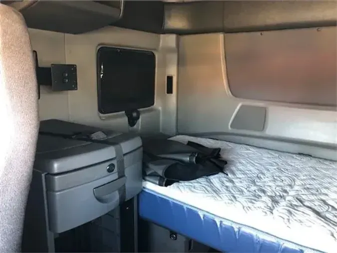 2018 INTERNATIONAL LT