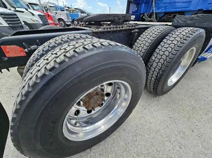 2021 VOLVO VNL64T760