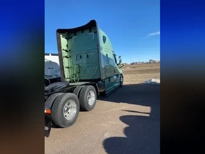 2025 Freightliner New Cascadia