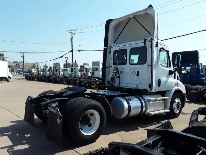 2019 FREIGHTLINER CASCADIA 113