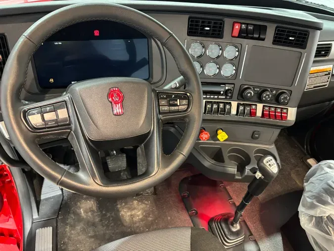 2027 Kenworth T880