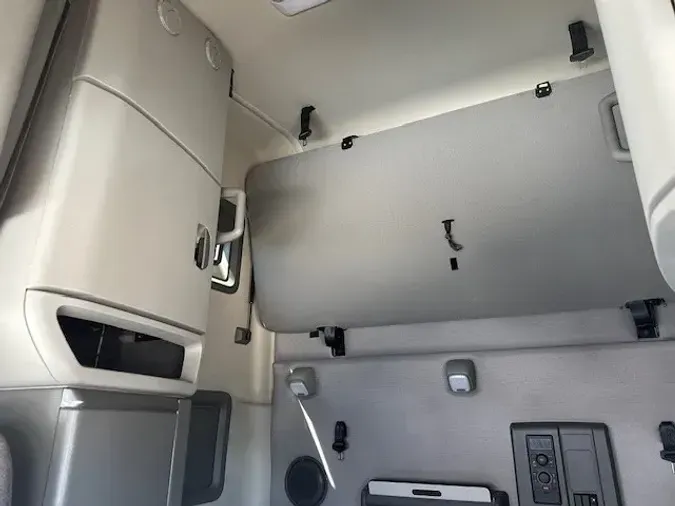 2019 VOLVO VNL64T760