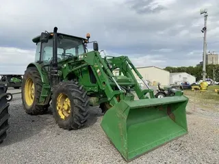 2013 John Deere 6105E