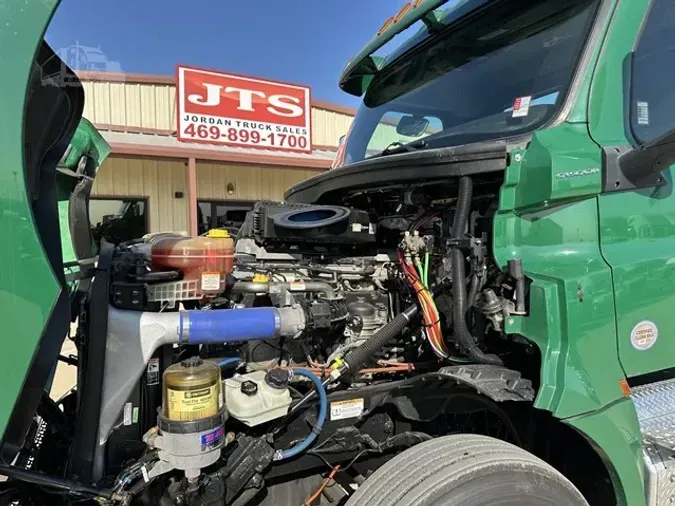 2019 FREIGHTLINER CASCADIA 126