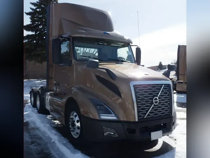 2023 VOLVO VNL64T300