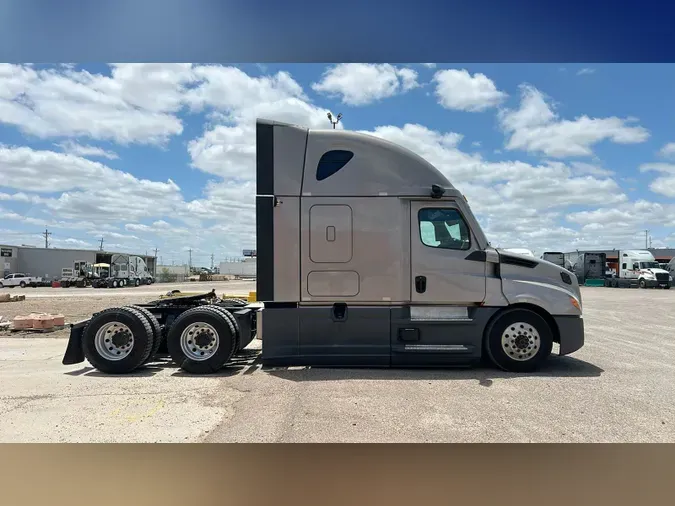 2025 Freightliner Cascadia 126
