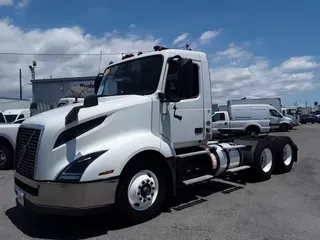 2019 VOLVO VNL64T-300