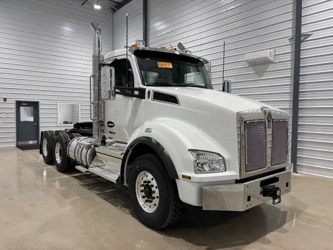 2027 Kenworth T880
