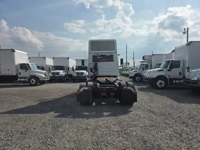 2019 NAVISTAR INTERNATIONAL RH613 DAYCAB S/A