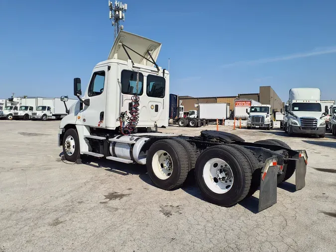 2016 FREIGHTLINER/MERCEDES CASCADIA 125