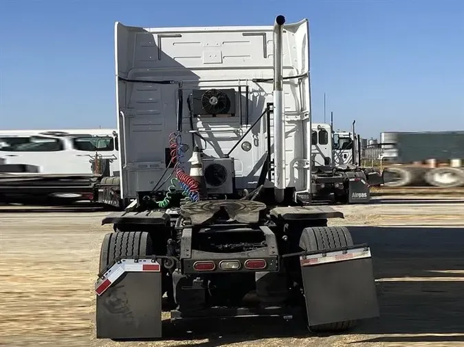 2017 VOLVO VNL730